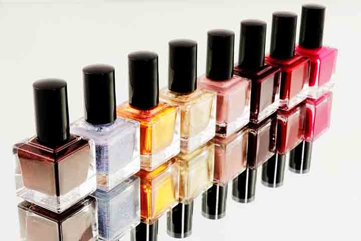 Esse esmalte tem na sua composição um polímero orgânico e outros elementos que dão e ele cor e textura.
-Imagem de Bruno por Pixabay