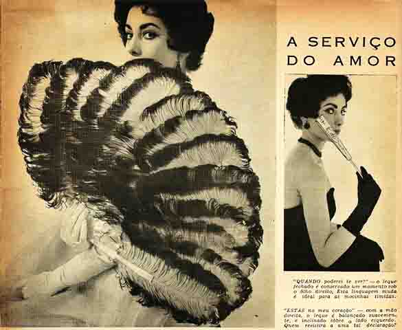 O auge do leque como acessório de moda no Brasil foi na década de 1920, mas com a invenção do ventilador elétrico, caiu em desuso.- Reprodução de revista Antiga