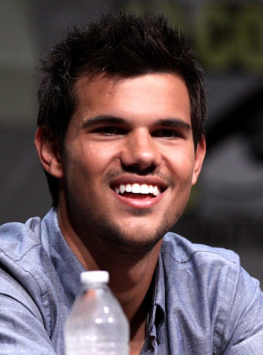 Dessa forma, o ator seguiu na boca do povo. Suas atuações na saga Crepúsculo como o lobisomen Jacob Black lhe renderam prêmios como o Teen Choice Award e o MTV Movie Award, tornando-o um ícone teen mundial.