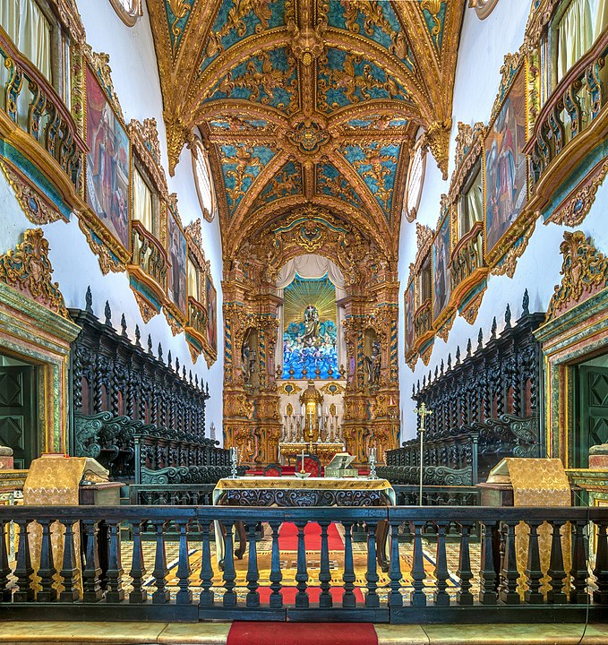 Igreja de Nossa Senhora do Carmo (Recife, 1767) – Destaque para os painéis dourados e o altar-mor com talha barroca exuberante-Wilfredor -  wikimedia commons 