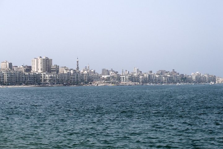 Alexandria, Egito: Com sua profunda história e proximidade às pirâmides de Gizé, Alexandria é uma escala fascinante para cruzeiros no leste do Mediterrâneo.