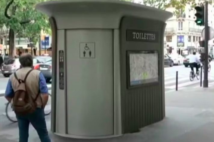 Banheiro público em Paris - banheiros inusitados pelo mundo