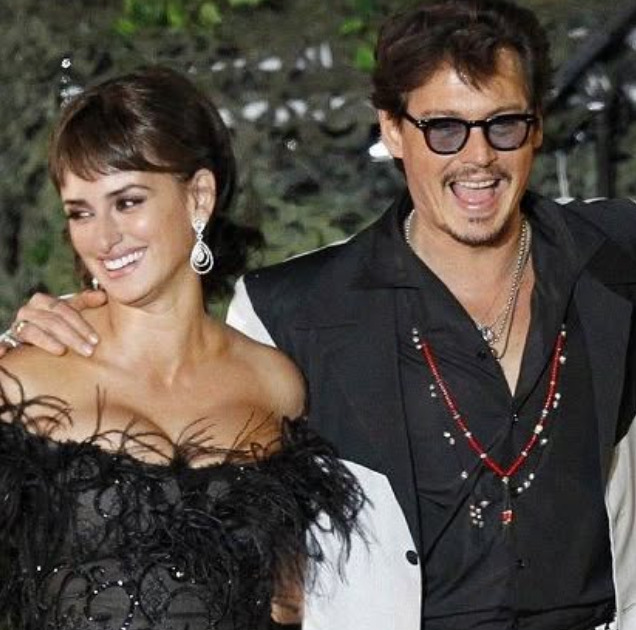 Heard foi desmascarada no tribunal, Depp venceu o processo e agora o ator tem a chance de retomar a carreira. Penélope, inclusive, chegou a dar declarações a favor do amigo na época da ação judicial. Ela e Depp estarão no filme 