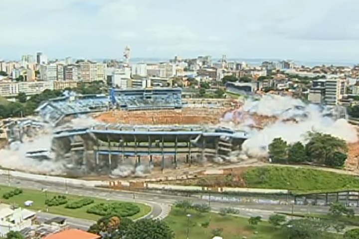 Ele é famoso e já participou de mais de 200 implosões, incluindo obras emblemáticas como o Presídio Carandiru e o Estádio Fonte Nova, em 2010 (foto).