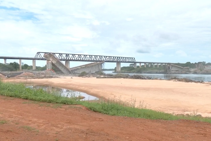 O tráfego de veículos e embarcações foi interrompido durante a implosão, que contou com o apoio de diversas entidades, como a Polícia Rodoviária Federal, Marinha do Brasil, Defesa Civil, Polícia Militar, Corpo de Bombeiros e as prefeituras locais.