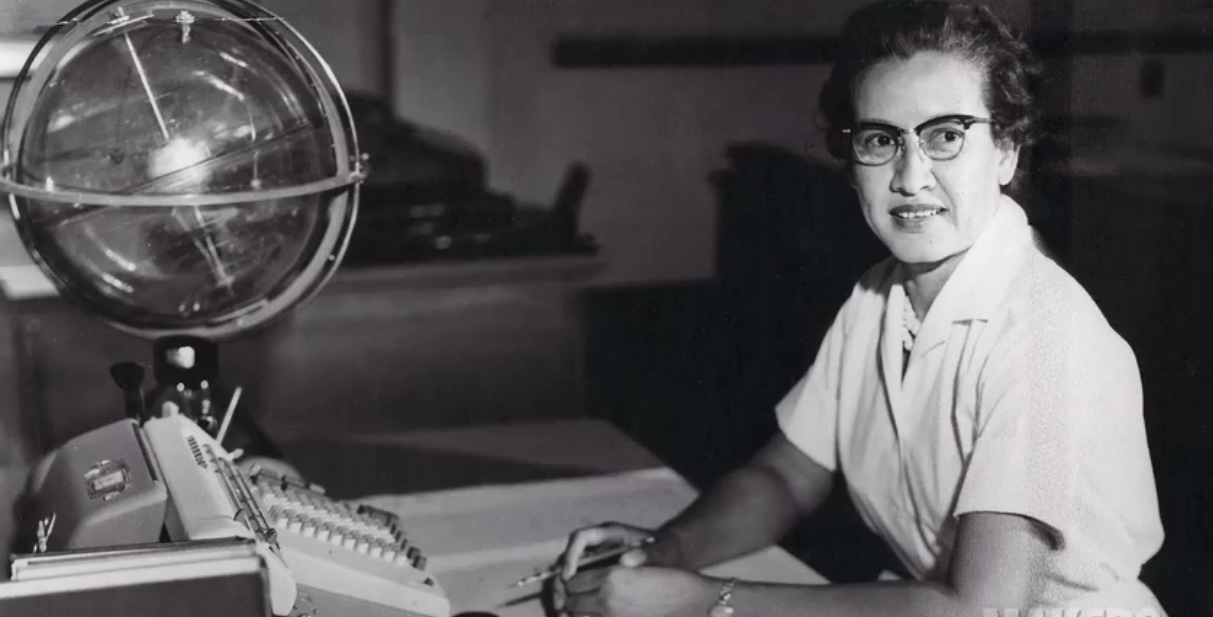 Katherine Johnson (1918-2020) foi uma matemÃ¡tica brilhante cuja precisÃ£o nos cÃ¡lculos foi crucial para o sucesso de vÃ¡rias missÃµes espaciais da NASA, incluindo as que levaram os primeiros astronautas Ã  Ã³rbita da Terra. 