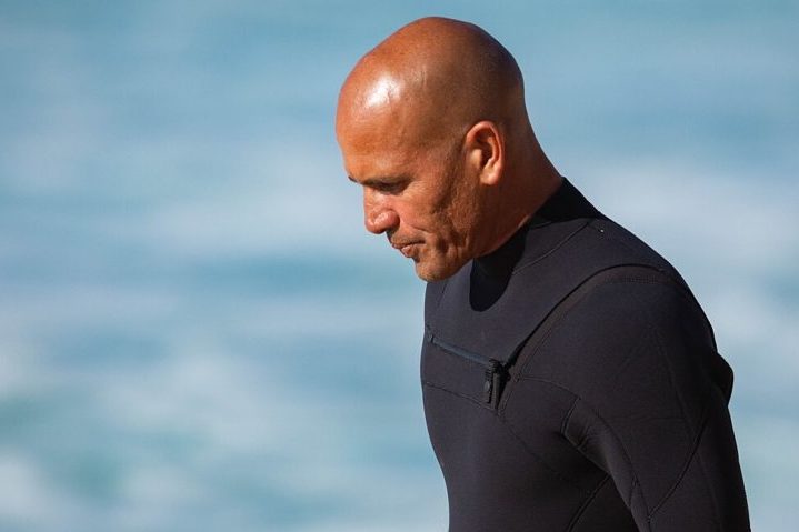 Mesmo após décadas de carreira, Slater continua competindo ocasionalmente e inspirando novas gerações de surfistas. Veja uma lista com outros dos melhores surfistas da história!