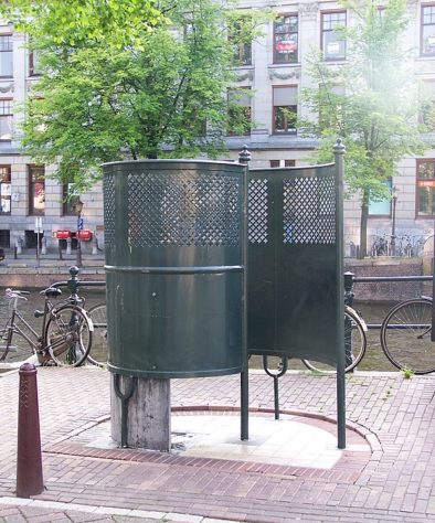 Banheiro público de Amsterdã - banheiros inusitados pelo mundo