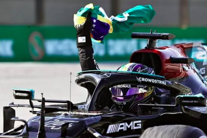 Lewis Hamilton homenageia Ayrton Senna e o Brasil após vencer GP de Interlagos 2021