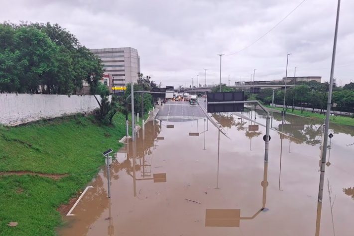 Marginal Tietê alagada