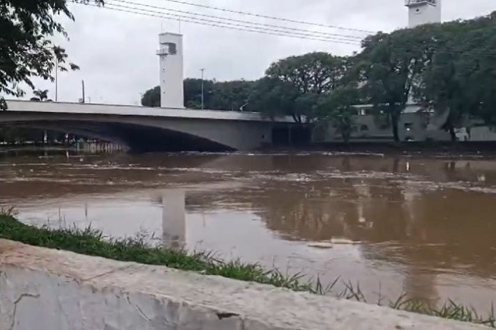 Rio Tietê alagado