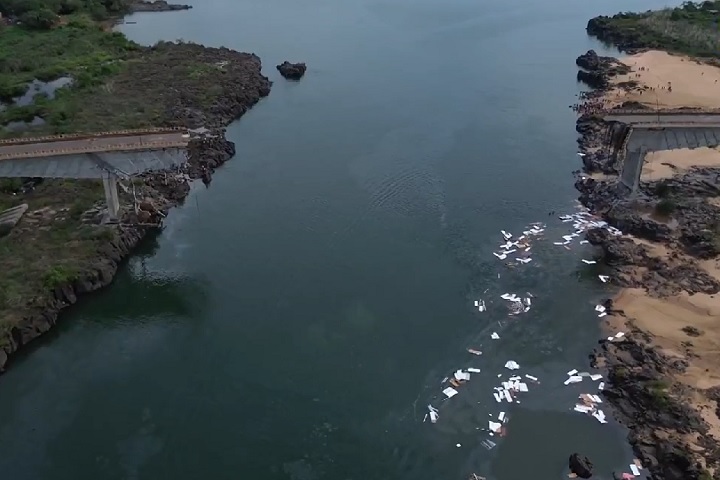 A retirada das cargas perigosas está prevista para ocorrer após abril, quando o nível do rio começar a baixar, segundo o Ibama.