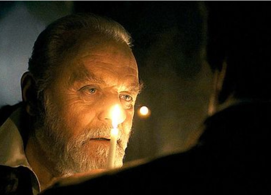 Anthony Hopkins interpretou Sir. John Talbot em 