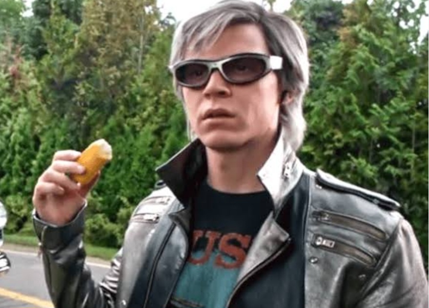 Curiosamente Emma já foi presa sob acusação de violência contra o ator Evan Peters, em 2013. Eles eram namorados e o ator ficou com o nariz sangrando e marcas de mordidas. Ele é famoso pelo papel de Mercúrio, o herói ultraveloz na franquia X-Men.