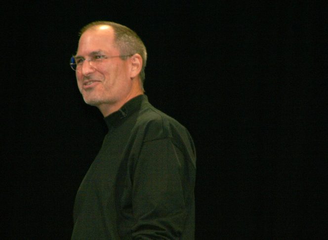 A virada da marca ocorreu com o retorno de Steve Jobs em 1997, após a aquisição da NeXT, empresa que ele fundou após deixar a Apple.-flickr - JD Lasica