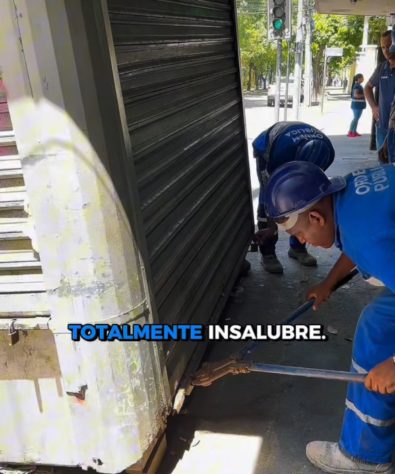Banca de jornal é removida de rua da Tijuca, no RJ