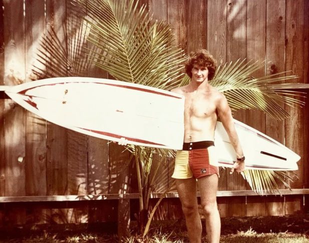 Mark Richards (Austrália, 1957-): Dominou o surfe nos anos 1970 com quatro títulos mundiais consecutivos (1979-1982). Além disso, revolucionou o design de pranchas, popularizando as 