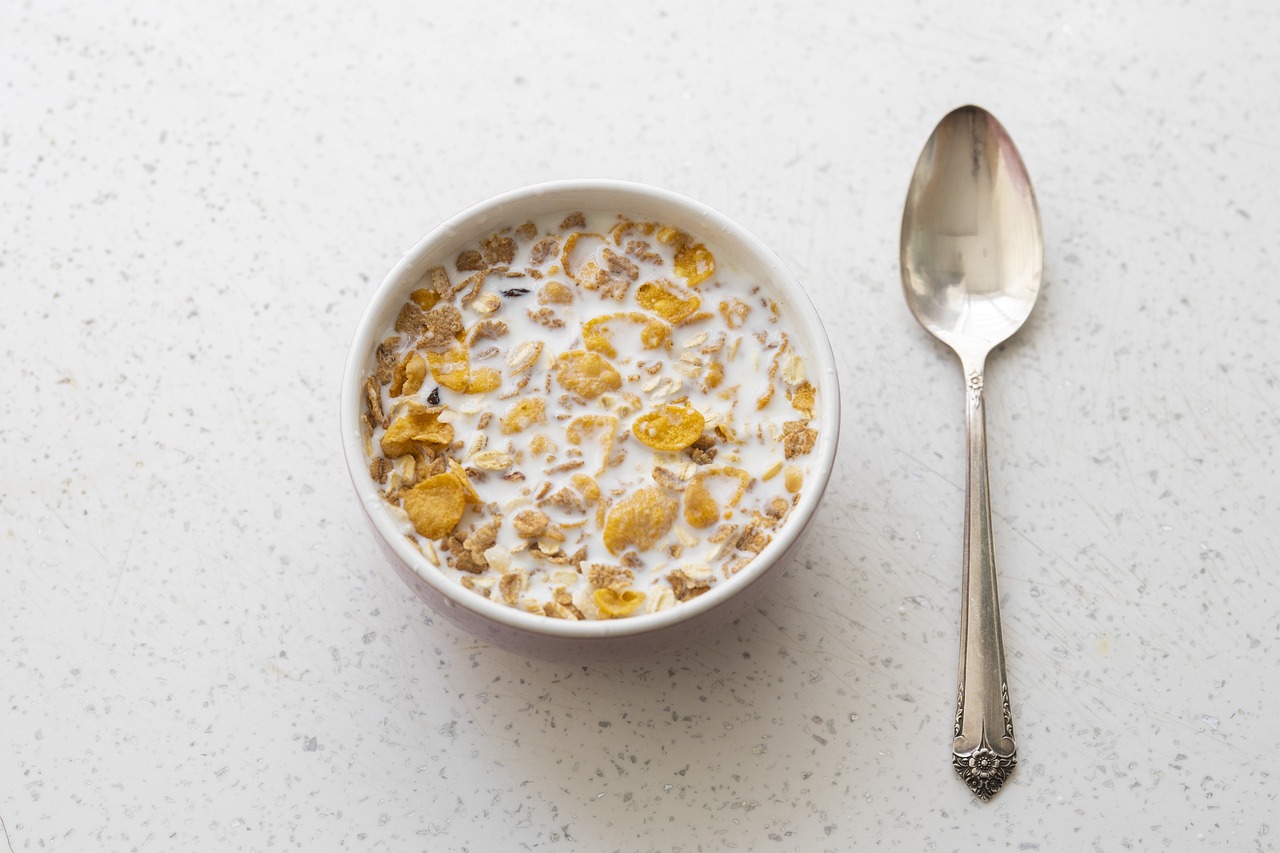 A aveia em grÃ£os Ã© forma mais pura e integra deste alimento, que pode ser cozido como cereal ou usado em granola. 