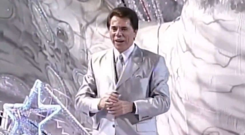 silvio santos desfila na tradiçao em 2001