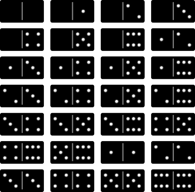As 28 peças são distribuídas entre os jogadores no início do jogo. Assim, cada jogador fica com sete pedras. Se o jogo for individual até três pessoas, as peças restantes ficam como opções para quando um jogador não possuir os números necessários para jogar.