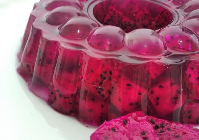 Colorida, refrescante e preferida das crianças: saiba a origem da gelatina