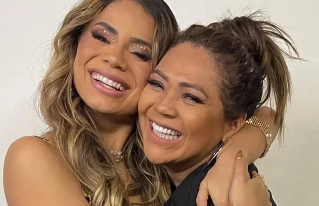 “Não me sinto feliz e nem à altura para nesse momento ocupar o posto de Rainha de bateria onde o meu coração é só dor, e carnaval é alegria… Eu preciso cuidar da minha filha Lexa nesse momento que requer minha atenção e todo amor”,  informou Ferrattry. 
