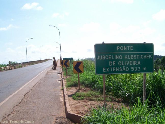 A ponte fica na BR-226, sobre o Rio Tocantins, entre Tocantins e Maranhão. 