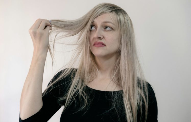 No caso das mulheres, apenas o minoxidil é recomendado devido aos riscos que a finasterida apresenta durante a gravidez, podendo causar anomalias em fetos masculinos. 