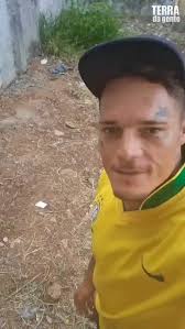 Trabalhador descobre ninho de tiziu em terreno e suspende serviço para preservar filhotes