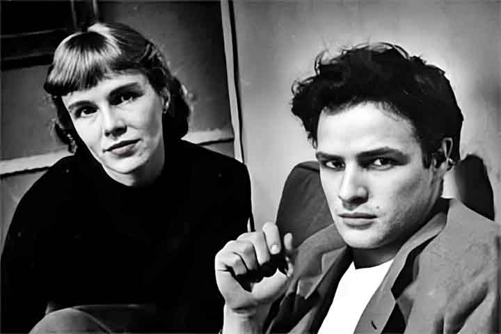 O talento de Brando rapidamente chamou atenção na Broadway, onde estrelou "Truckline Café" e, principalmente, "Um Bonde Chamado Desejo" (1947), de Tennessee Williams, sob a direção de Elia Kazan. 