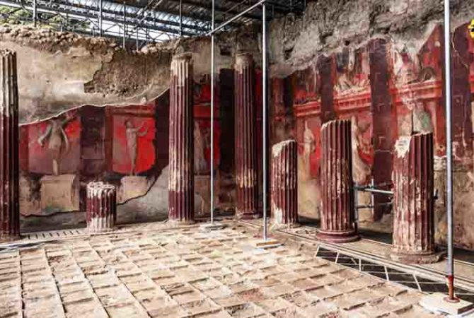 Arqueólogos descobrem afresco raro em sítio arqueológico de Pompeia