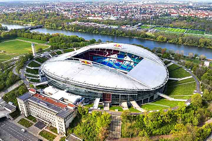 Além do futebol, o estádio também sedia eventos e shows. Sua estrutura moderna inclui lojas oficiais do clube, áreas VIP e uma atmosfera incrível em dias de partida, tornando-se um ponto de interesse para os amantes do esporte.