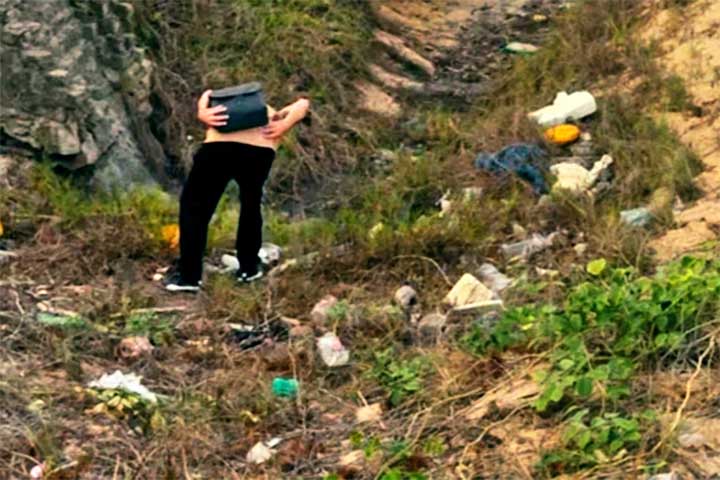 Esses â??cemitÃ©riosâ? de lixo trazem prejuÃ­zos ao turismo, dada a poluiÃ§Ã£o das praias, e representam riscos para as espÃ©cies animais que vivem nessas Ã¡reas. 
