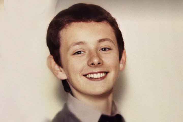 Durante a adolescência, ele se envolveu em produções teatrais locais e, ao concluir os estudos secundários, ingressou na prestigiosa Royal Academy of Dramatic Art (RADA) em Londres.