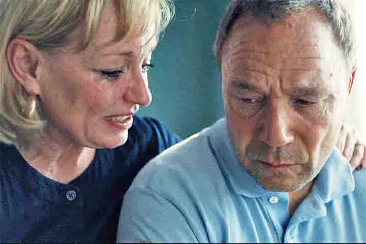 No britânico “The Guardian”, a jornalista Lucy Mangan declarou que a minissérie é “algo mais próximo da perfeição televisiva que já vimos em décadas”. 
