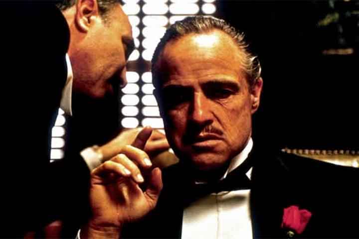 O teste de maquiagem impressionou os produtores, e Brando trouxe uma interpretação única ao patriarca da família Corleone, misturando fragilidade e brutalidade. 
