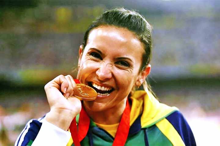 Maurren Maggi - Nascida em 25 de junho de 1976 (48 anos) em São Carlos, no interior de São Paulo, é considerada o maior nome do atletismo feminino brasileiro por ter conquistado a medalha de ouro no salto em distância nos Jogos Olímpicos de Pequim, em 2008. 


