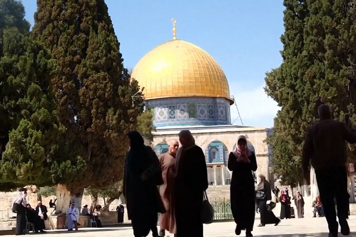 A comunidade árabe no Brasil é uma das maiores fora do mundo árabe. Estima-se que mais de 12 milhões de brasileiros tenham ascendência árabe, principalmente libanesa e síria.