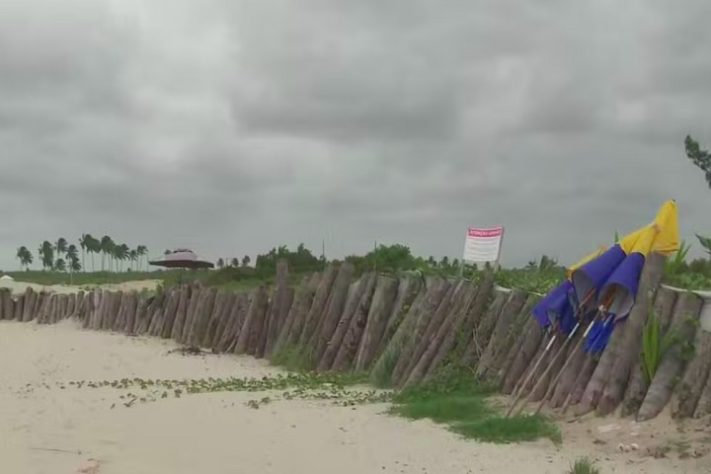 Muro construído na Praia de Maracaípe, em Pernambuco, gera polêmica