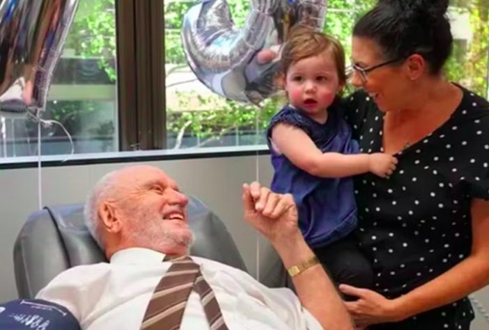 Morre doador de sangue que salvou a vida de mais de 2,4 milhões de bebês na Austrália 