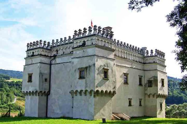 Szymbark, Polônia - Inusitado vilarejo polonês que tem casa invertida e maior piano do mundo