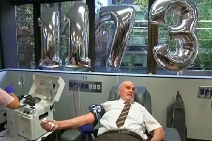 Morre doador de sangue que salvou a vida de mais de 2,4 milhões de bebês na Austrália 