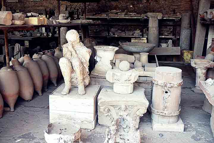 Recentemente, outra descoberta de grande impacto aconteceu no sÃ­tio de Pompeia. ApÃ³s escavaÃ§Ãµes que duraram dois anos, arqueÃ³logos desenterraram um pomposo complexo de termas particulares que apresenta novos dados a respeito da vida dos moradores da cidade.
