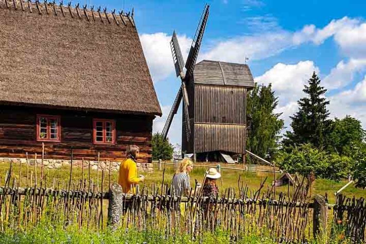 Szymbark, Polônia - Inusitado vilarejo polonês que tem casa invertida e maior piano do mundo