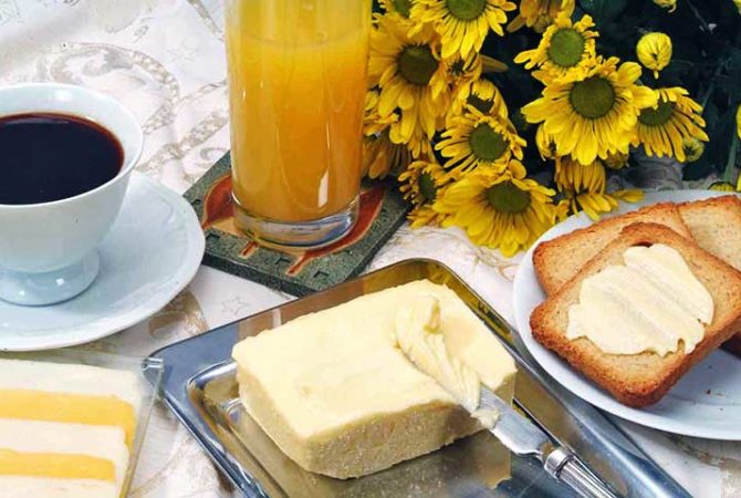Margarina ou Manteiga?  Diferenças entre os produtos e indicações de consumo