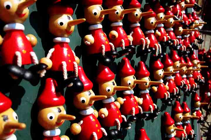 A imagem de PinÃ³quio com o nariz grande se tornou muito popular e atÃ© hoje Ã© possÃ­vel encontrar produtos que reproduzem sua figura. 

