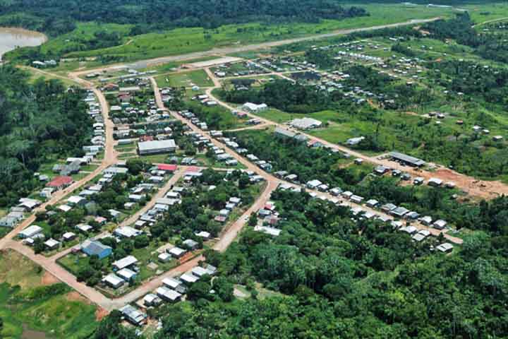 Santa Rosa do Purus (AC) - 43,78 pontos - Localizada em uma área de difícil acesso no Acre, isolada durante as cheias. Infraestrutura pública é insuficiente e de baixa qualidade. Economia baseada em subsistência com pouco incentivo externo.