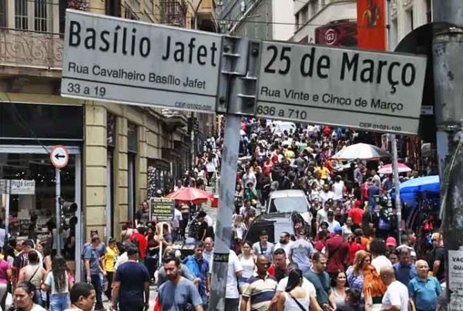Rua 25 de Março: a história do maior centro comercial a céu aberto da América Latina