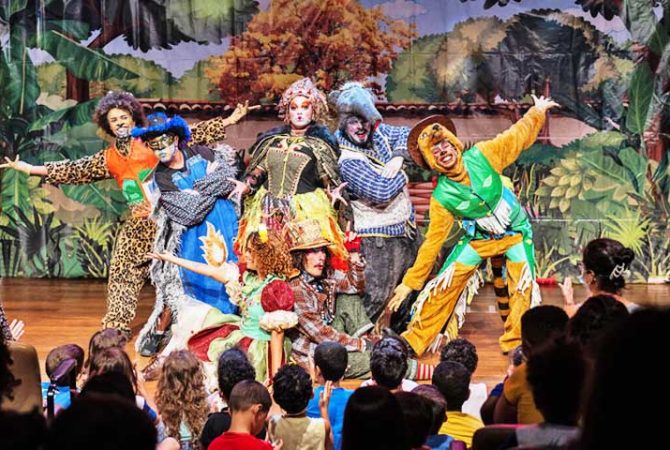Tragédia e comédia: origem e evolução do teatro mundo afora