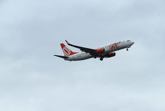 Avião da Gol pousando